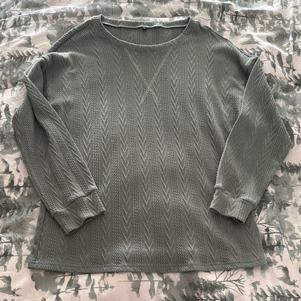 Elegant Green Women's Sweater